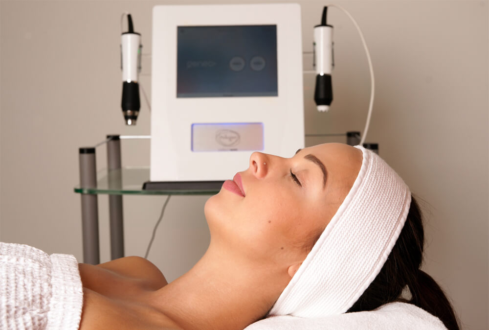 Das Geneo Arbeitsgerät für schöne, straffe Haut. Bei Beautycenter Lacuna in Chur, Graubünden